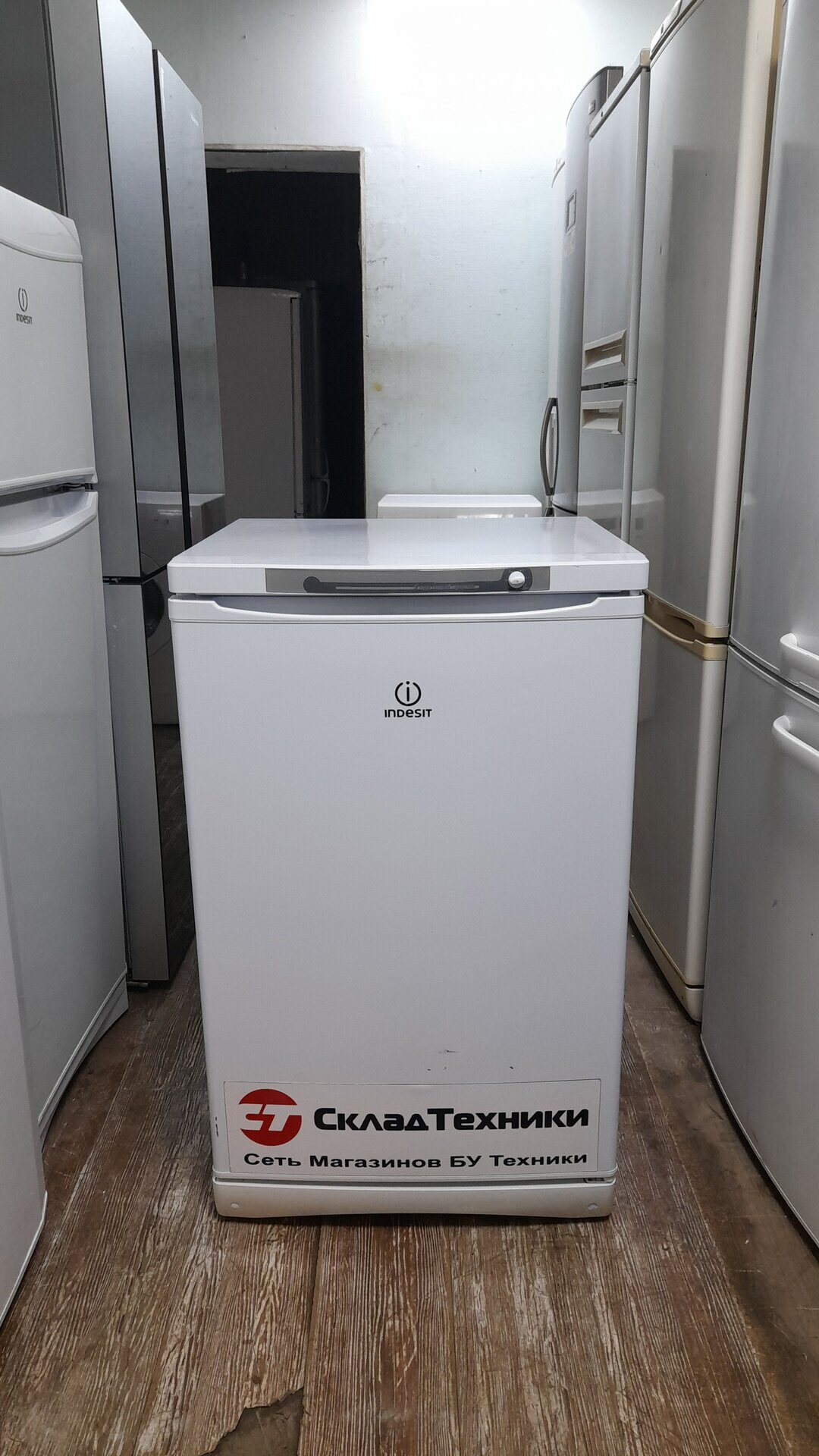 Морозильная камера Indesit SFR100.001